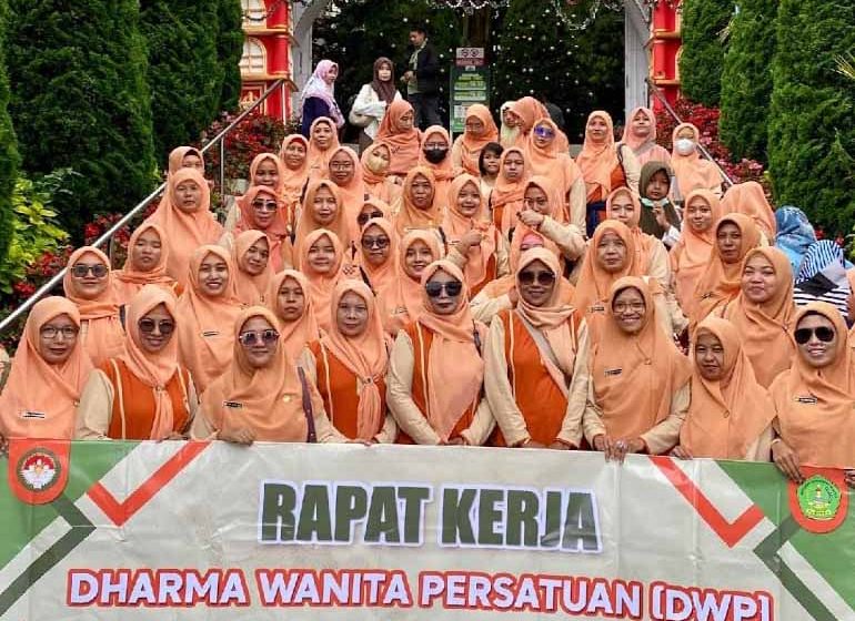Kaos Tunik Dharma Wanita
